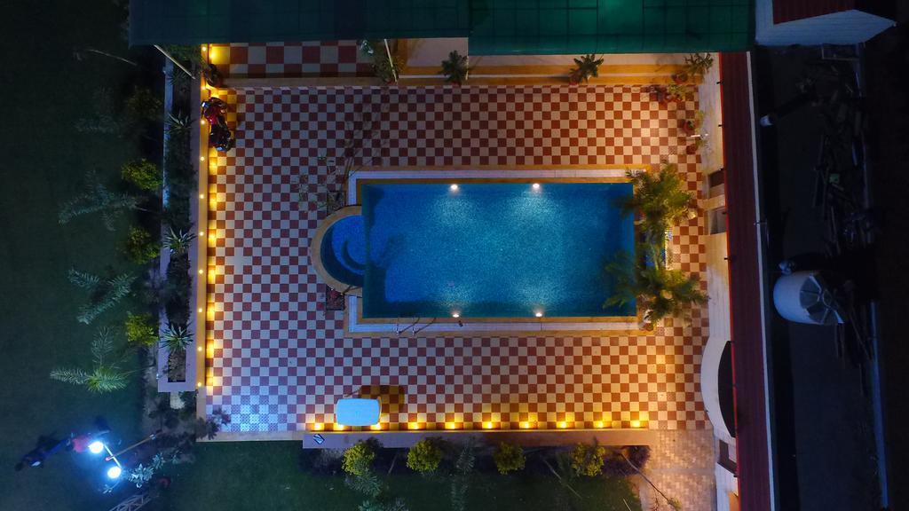 Krishna Farm Hotel Vasad Exterior photo